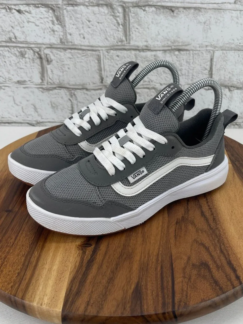 Vans Range EXP Youth Sz. 4 Gray White Mesh Lace Up Low Top Sneakers